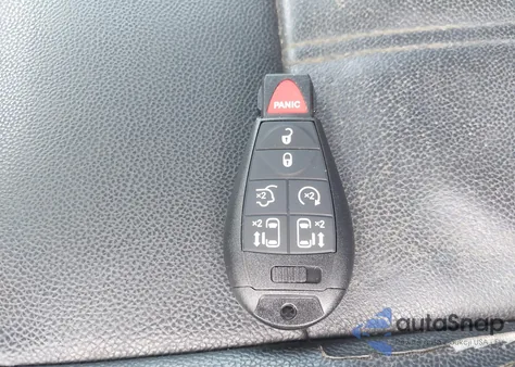 2013 Chrysler Town & Country Touring z USA, uszkodzony, nr VIN 2C4RC1BG8DR677582